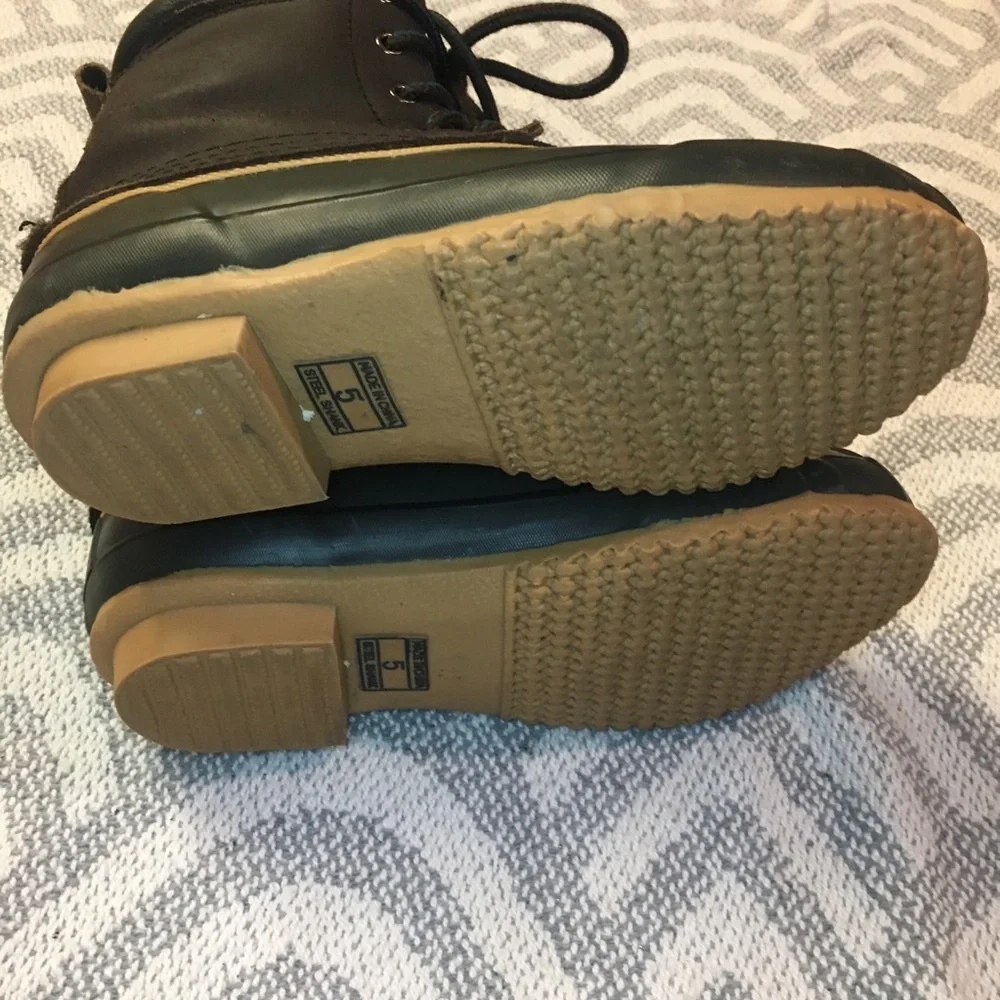 RUGGED OUTBACK Men’s Thermolite DuPont Duck Boots, Size 5